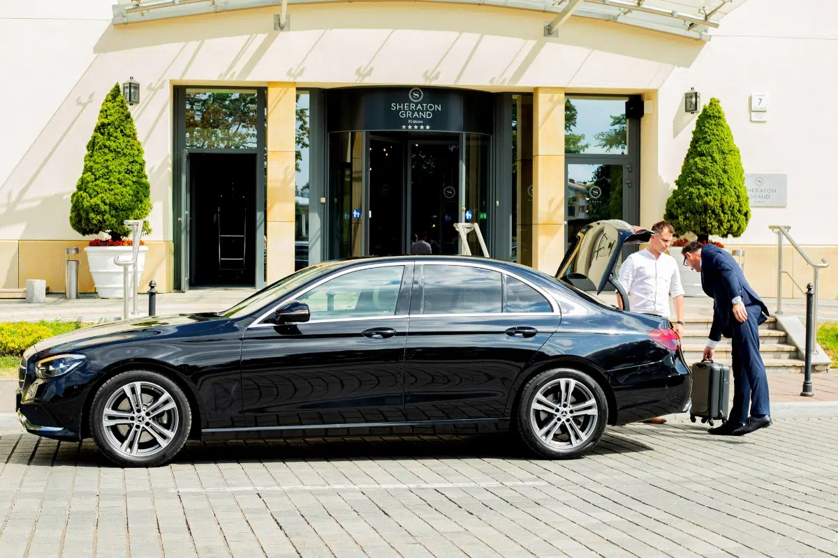Luggage assistance by a Mercedes during an executive airport transfer in Krakow